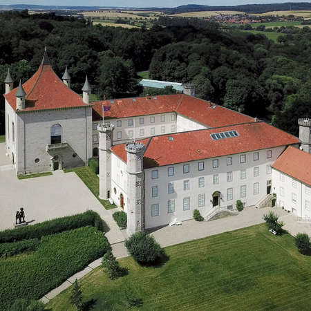 Bild vergrößern: SchlossDerneburg_aussen_4.jpg