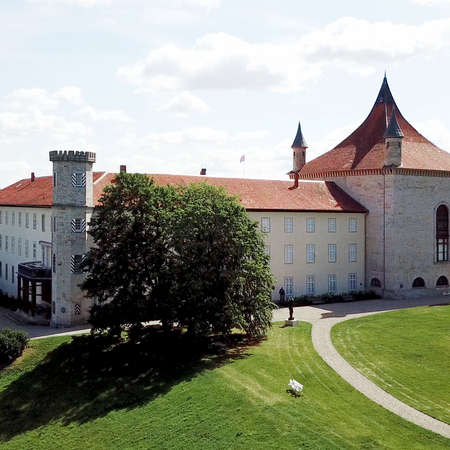 Bild vergrößern: SchlossDerneburg_aussen_6.jpg