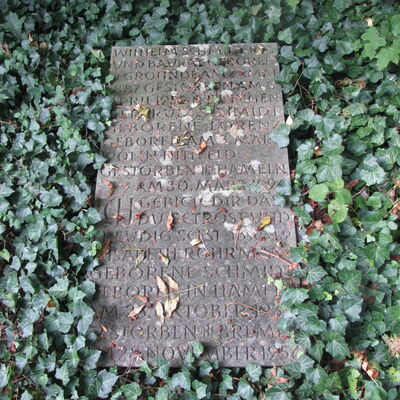 Bild vergr&ouml;&szlig;ern: Grabplatte_Baurat_SchmidtAlterFriedhof8