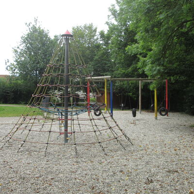 Bild vergr&ouml;&szlig;ern: Schulhof_Spielplatz