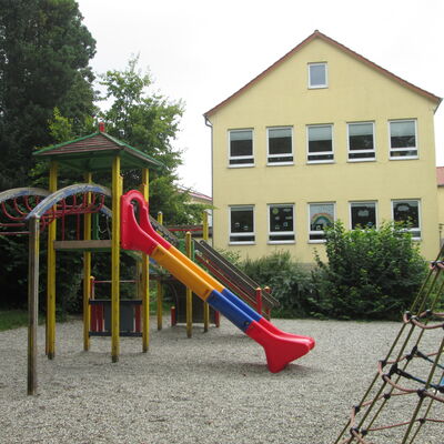 Bild vergr&ouml;&szlig;ern: SpielplatzGrundschuleJPG