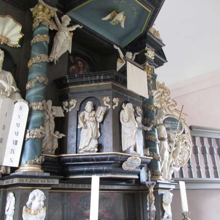 Bild vergrößern: Heilig Geist Kirche Störy Kanzel im Altar