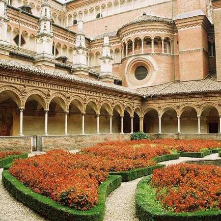 Bild vergrößern: Certosa di Pavia Innenfof