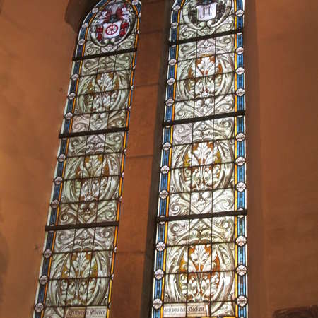 Bild vergrößern: Kirchenfenster2
