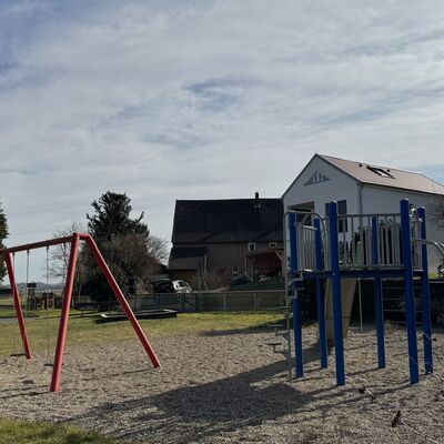 Bild vergr&ouml;&szlig;ern: Spielplatz_am_Pfarrhaus