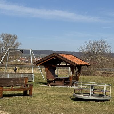 Bild vergr&ouml;&szlig;ern: Spielplatz_am_Pfarrhaus4